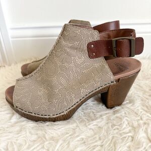 Dansko Reggie Sling Back Stacked Heeled Sandal | Size 40